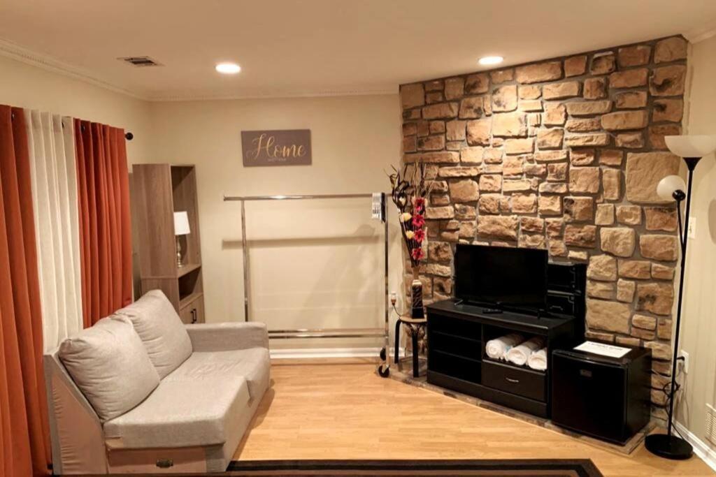 Modern Comfort Stays Alexandria Exterior photo